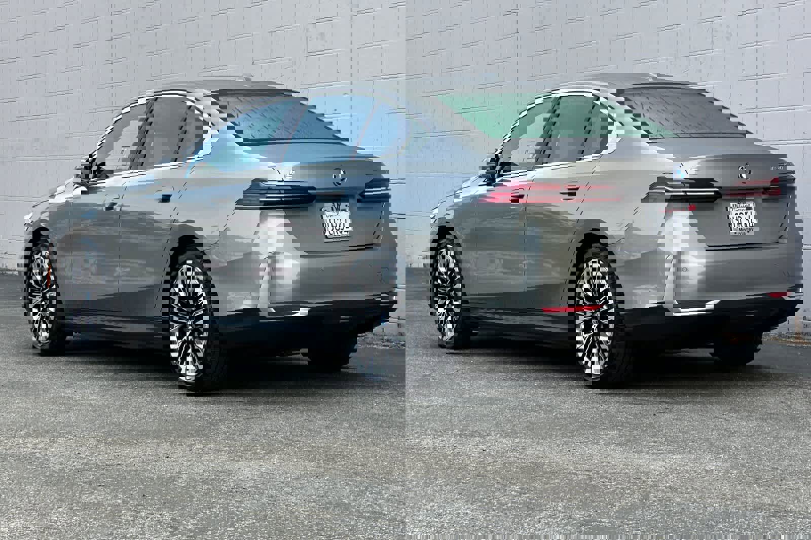 Used 2024 BMW i5 eDrive40i w/ M Sport Package image 7