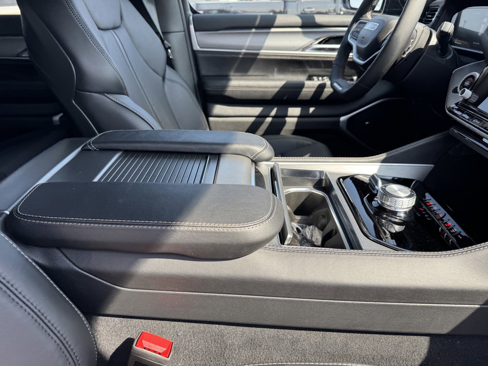 New 2025 Jeep Wagoneer L Series II w/ Premium Group I image 8