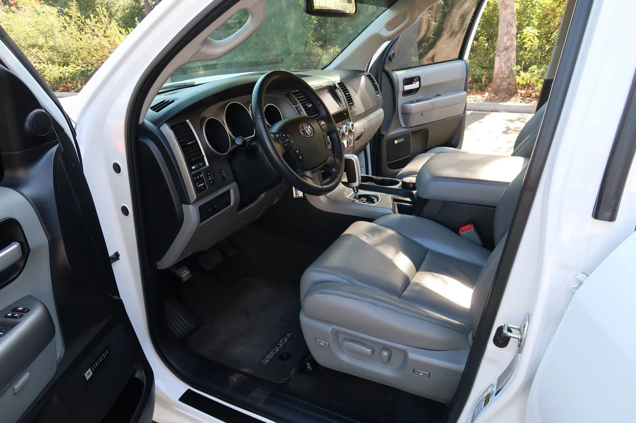 Used 2013 Toyota Sequoia Limited image 15