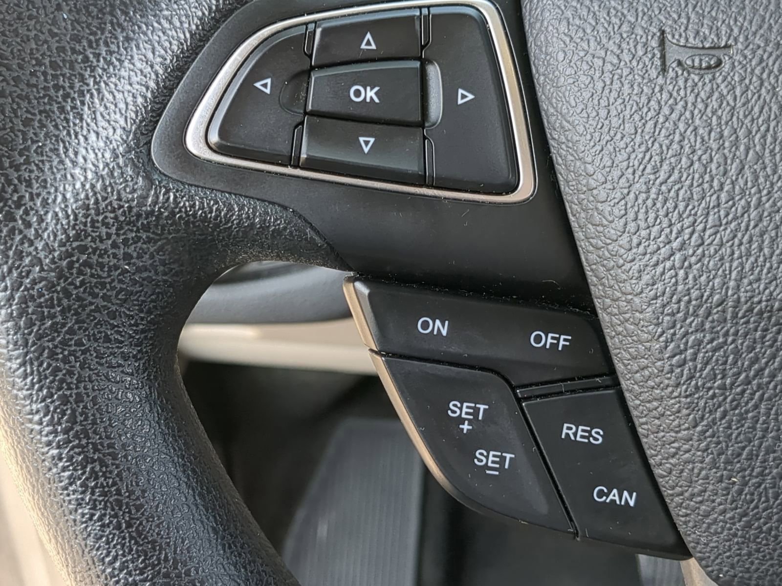 Used 2017 Ford Escape SE image 25