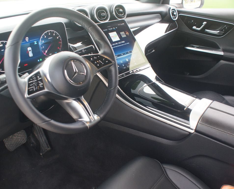 Used 2025 Mercedes-Benz GLC 300 image 14