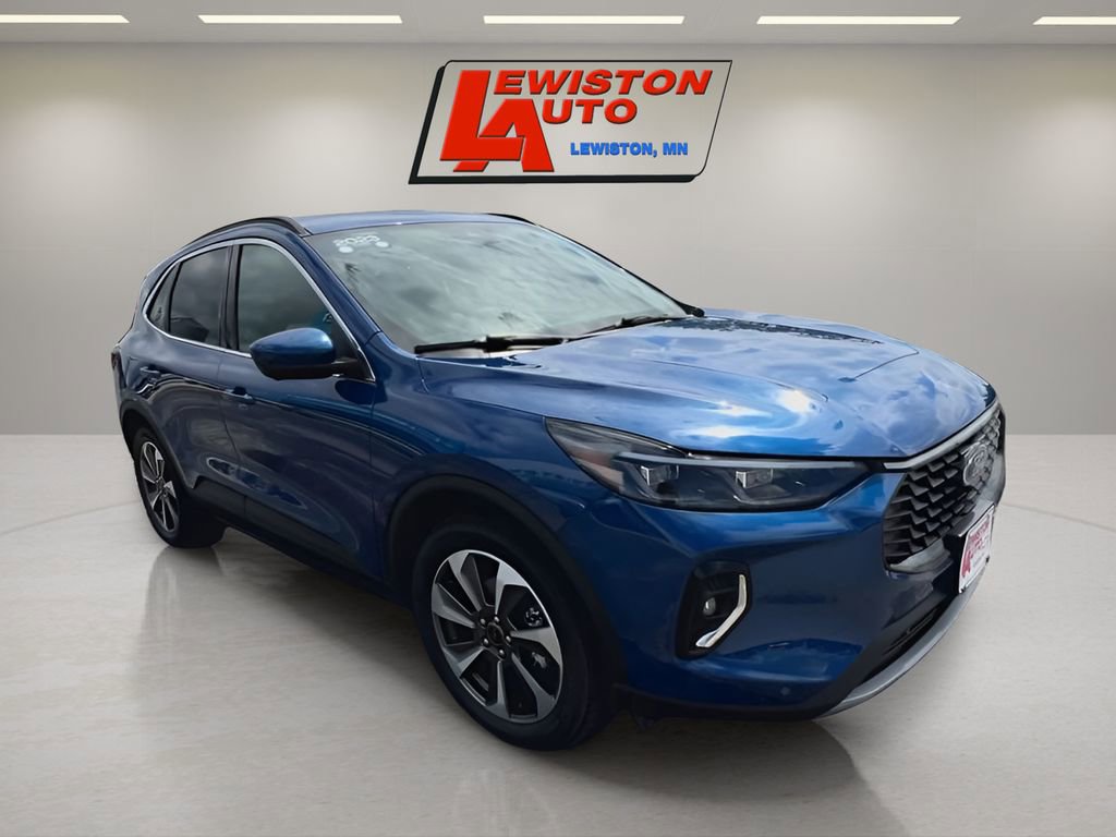 Used 2023 Ford Escape Platinum image 2