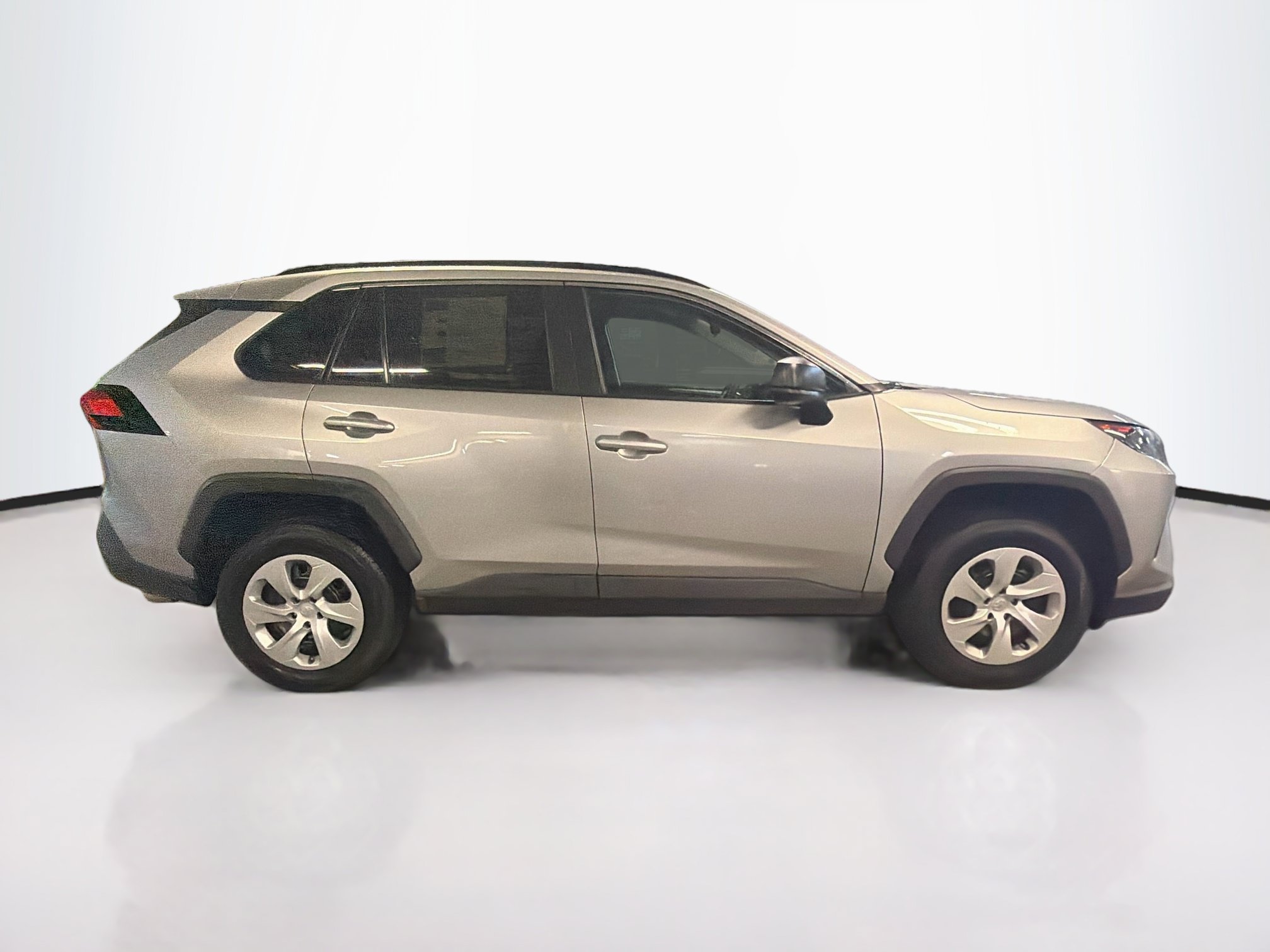 Used 2019 Toyota RAV4 LE AWD/4WD image 10