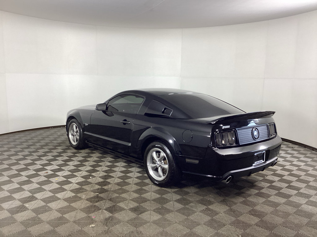 Used 2006 Ford Mustang GT RWD image 4