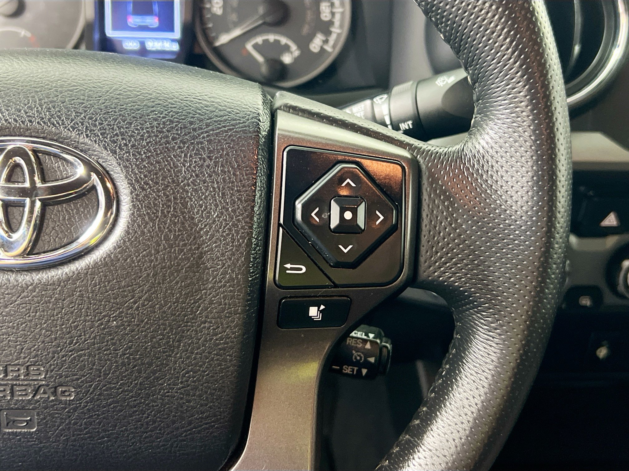 Used 2017 Toyota Tacoma TRD Sport w/ Tow Package (A/T) AWD/4WD image 19