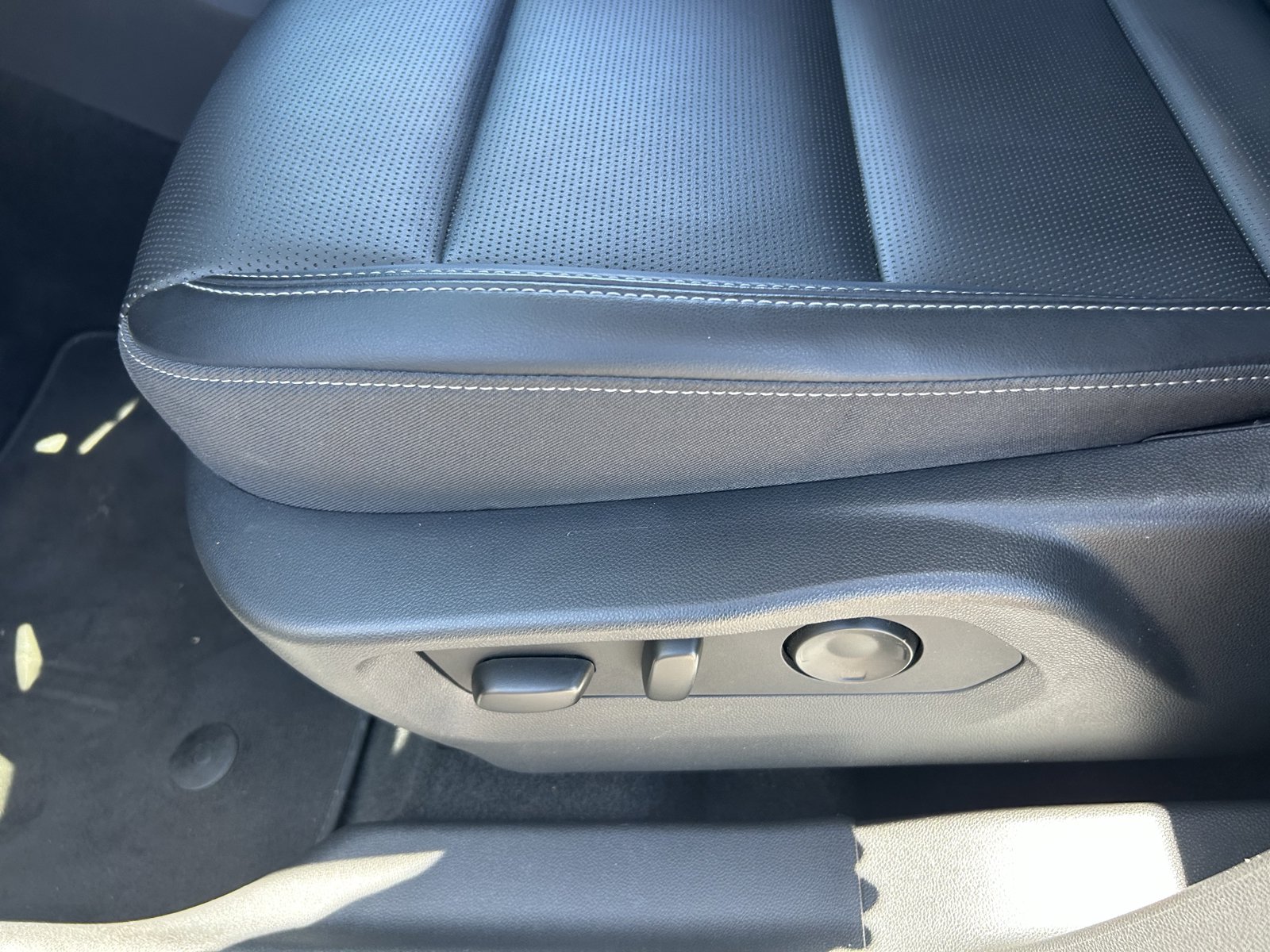 Certified 2024 Buick Envision Preferred AWD/4WD image 29