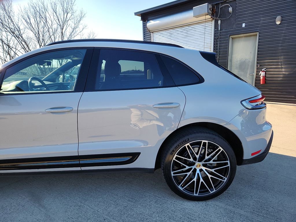 Certified 2025 Porsche Macan image 8