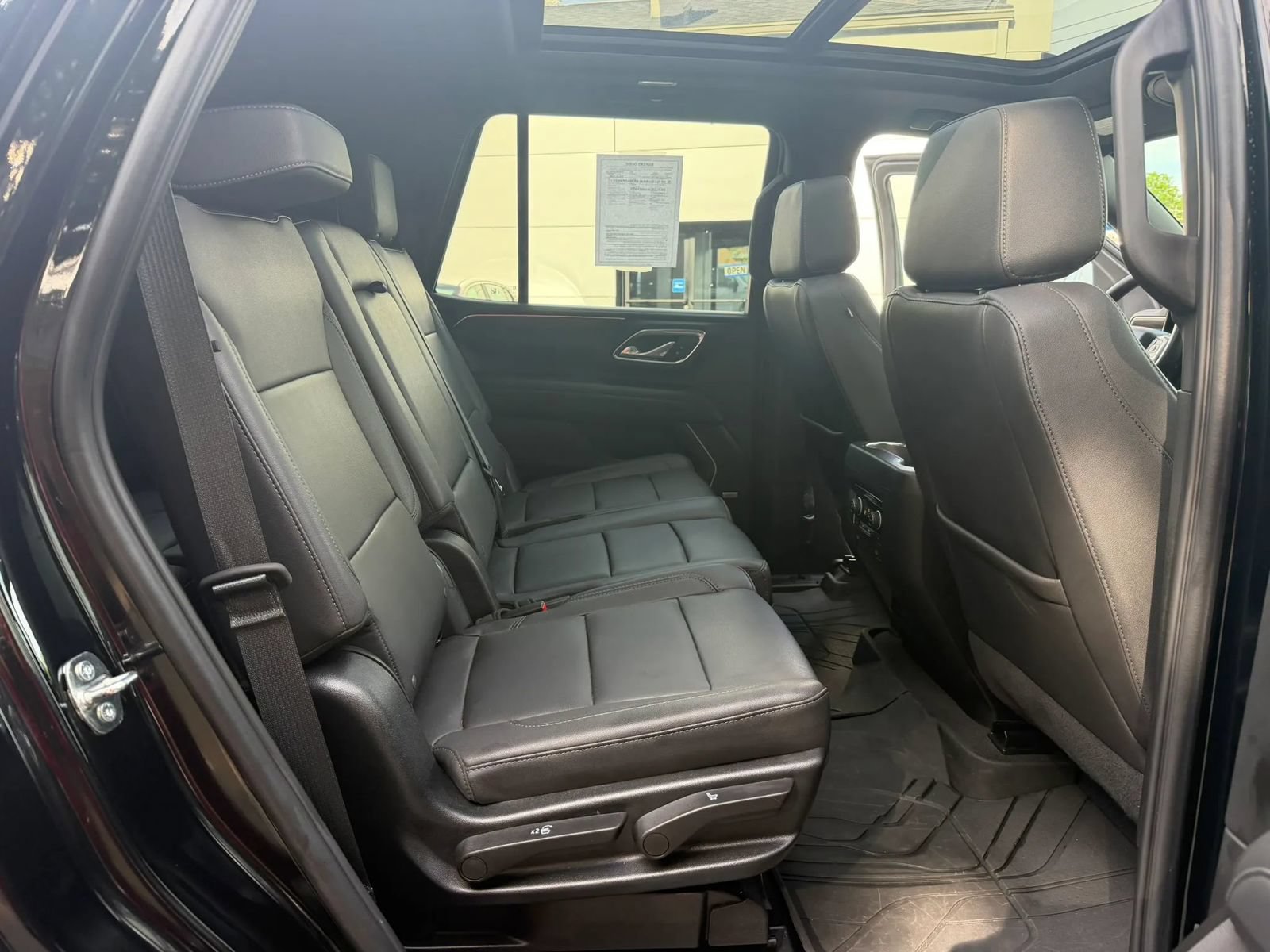 Used 2023 Chevrolet Tahoe Z71 w/ Luxury Package AWD/4WD image 11