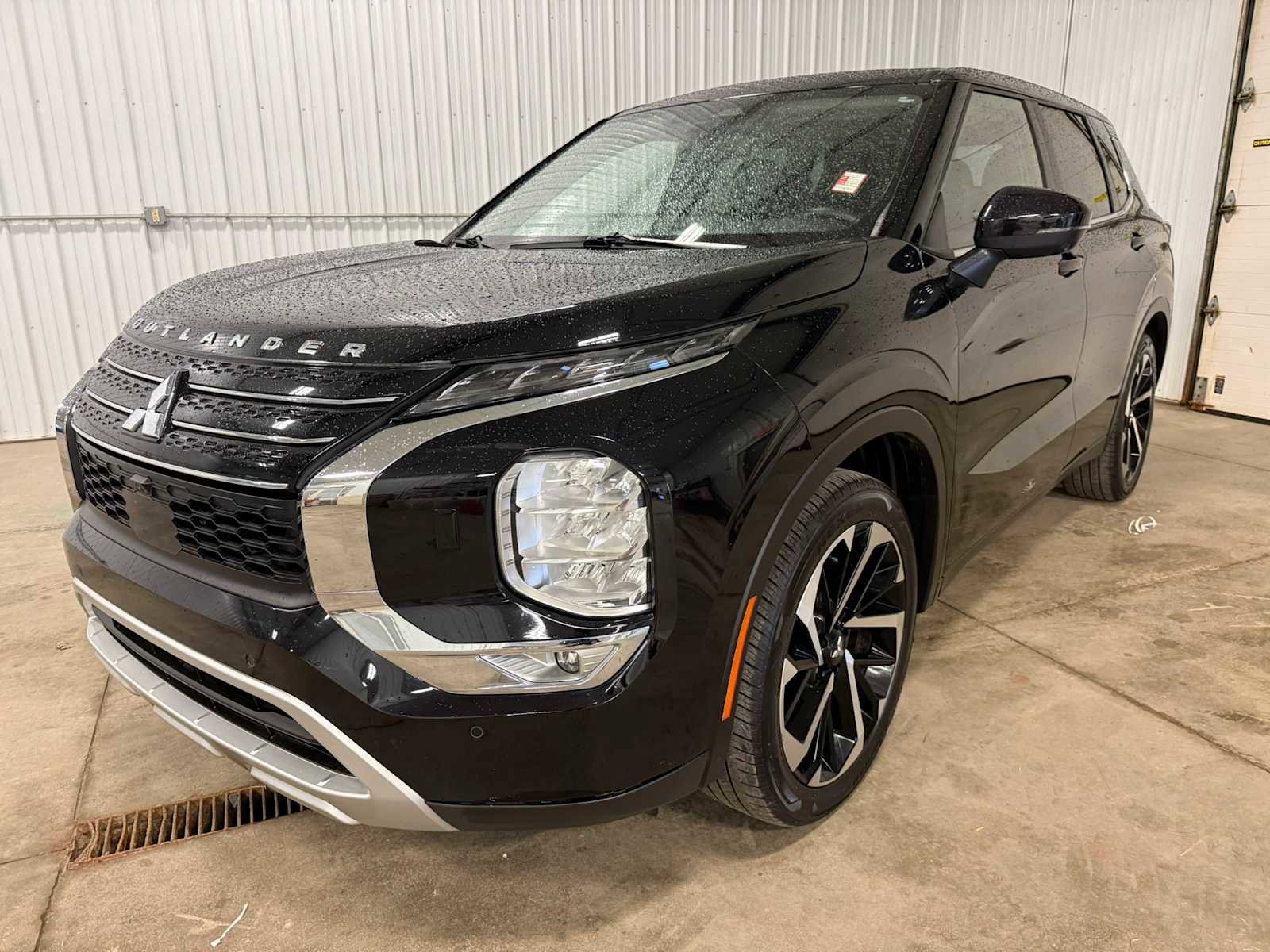 Used 2024 Mitsubishi Outlander SE AWD/4WD image 1