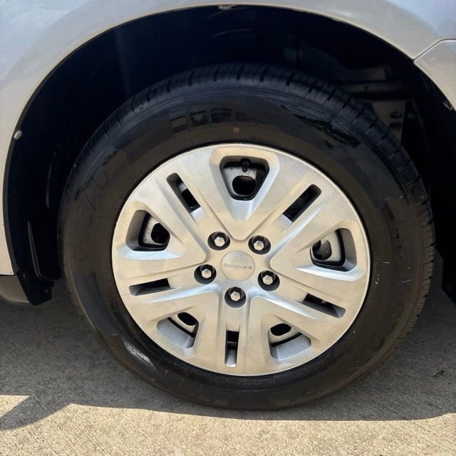 Used 2019 Dodge Journey SE FWD image 13