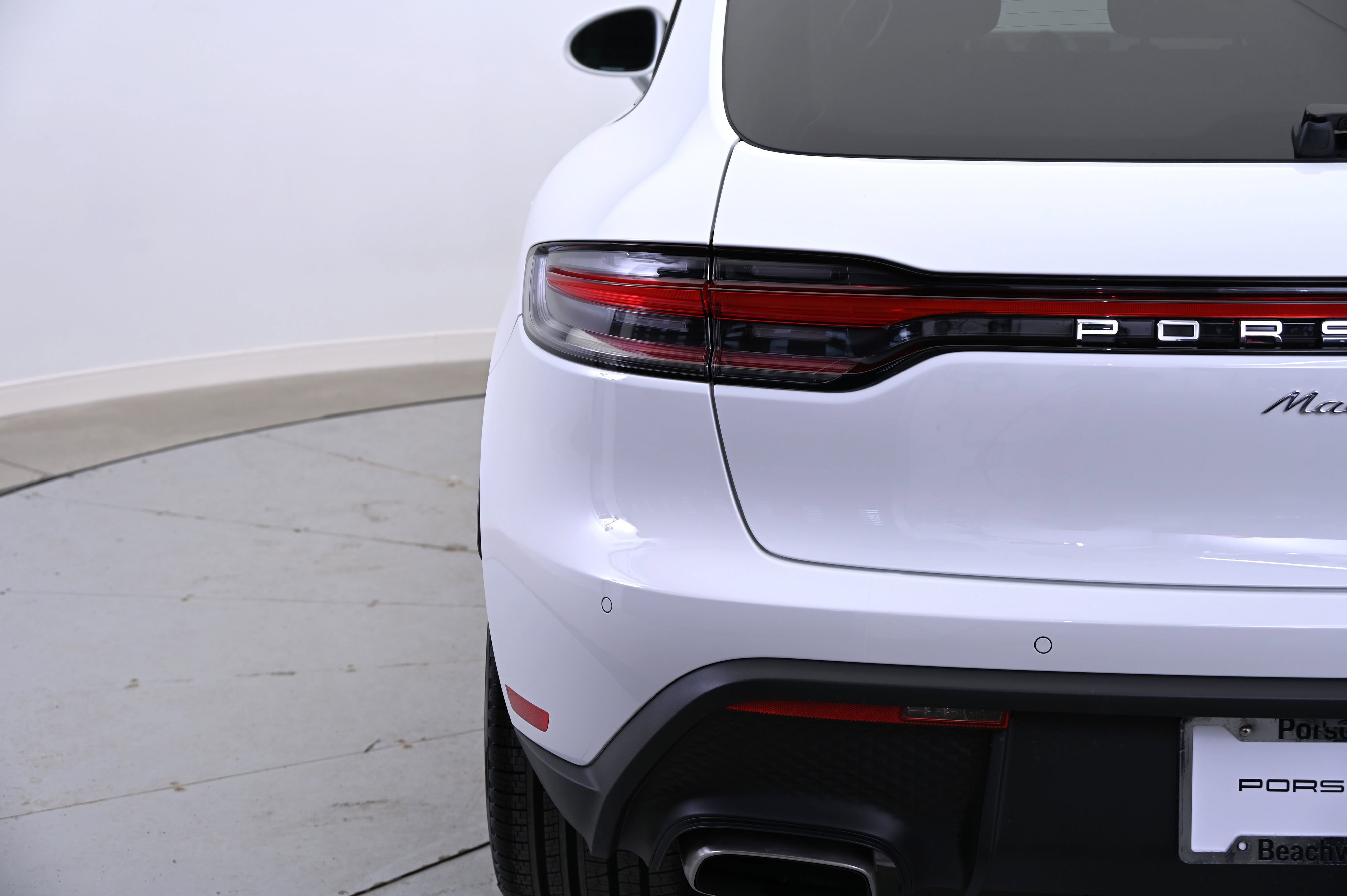 Used 2025 Porsche Macan image 13