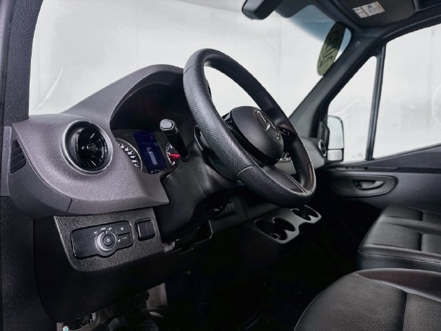 Used 2025 Mercedes-Benz Sprinter 2500 image 13