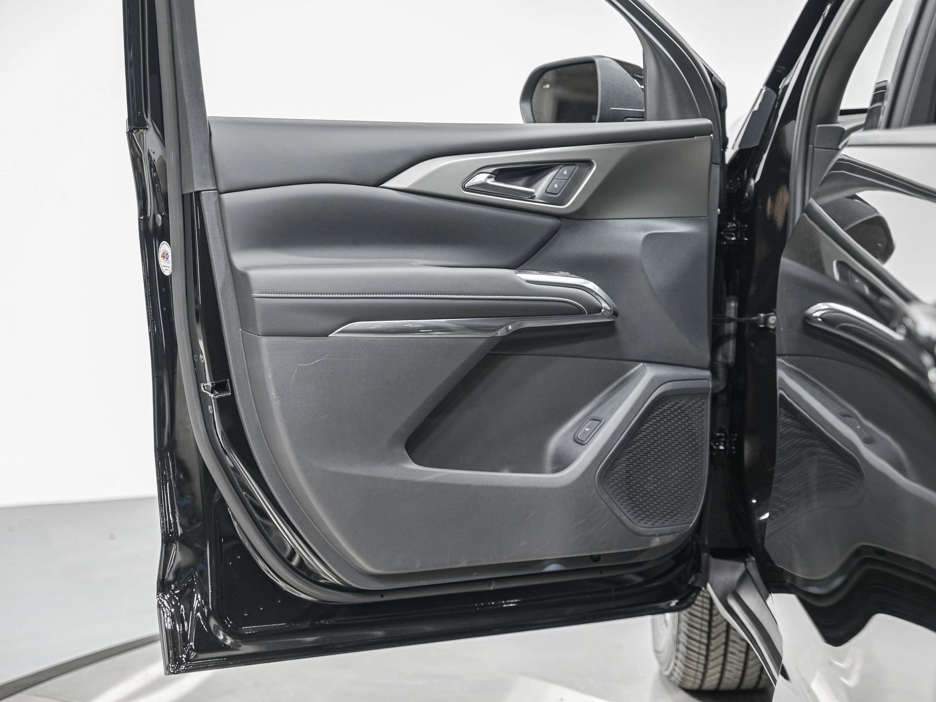 Used 2024 Chevrolet Traverse LS FWD image 12