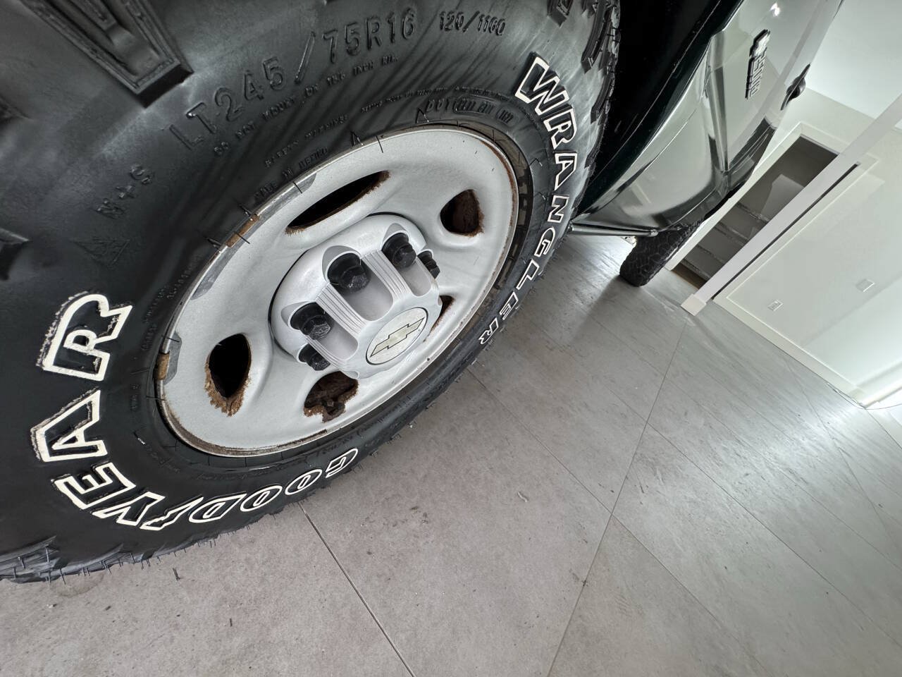 Used 2006 Chevrolet Silverado 2500 W/T w/ Snow Plow Prep Package AWD/4WD image 3