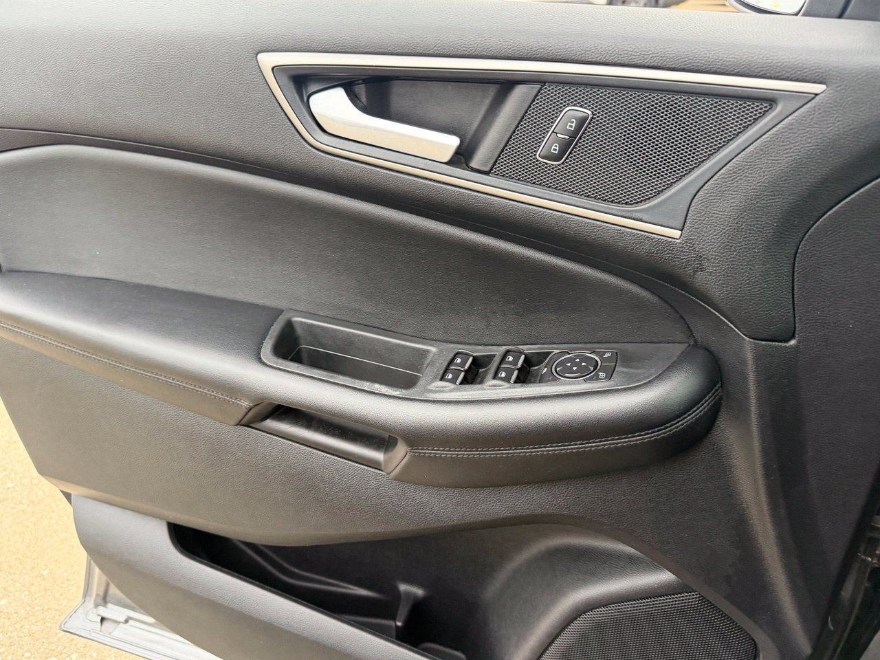 Used 2022 Ford Edge SEL AWD/4WD image 28