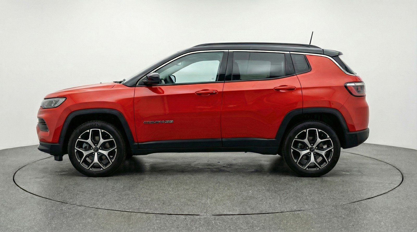 Used 2025 Jeep Compass Limited image 5