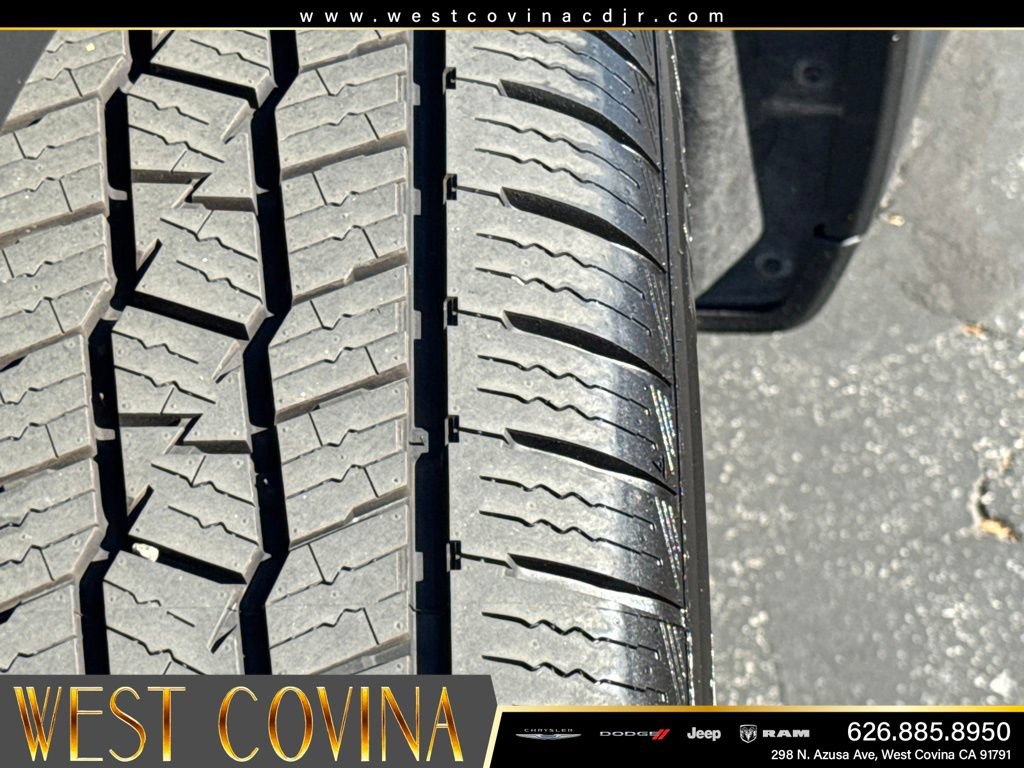 Used 2023 Jeep Grand Cherokee L Limited w/ Trailer Tow Group (B) AWD/4WD image 19