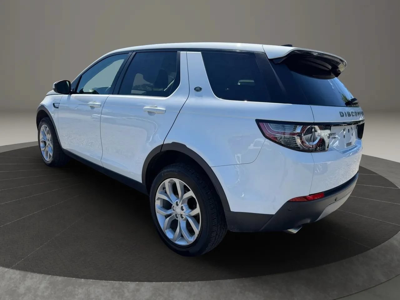 Used 2018 Land Rover Discovery Sport HSE AWD/4WD image 7