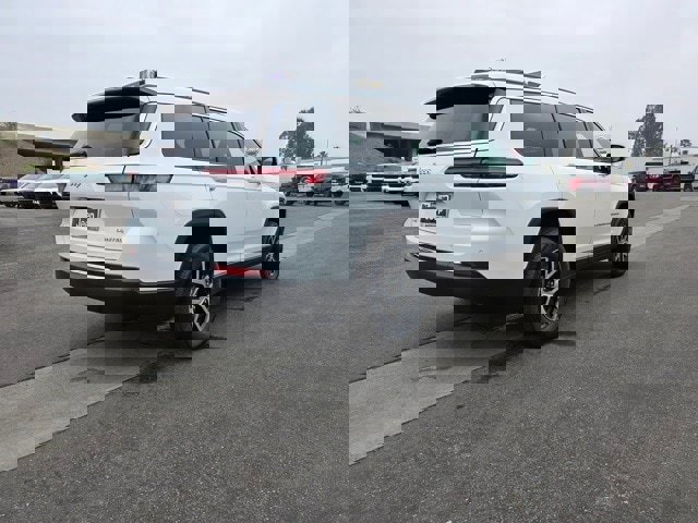 New 2025 Jeep Grand Cherokee L Limited w/ Trailer Tow Package image 7