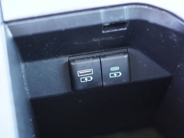 Used 2022 Toyota Camry XSE image 32