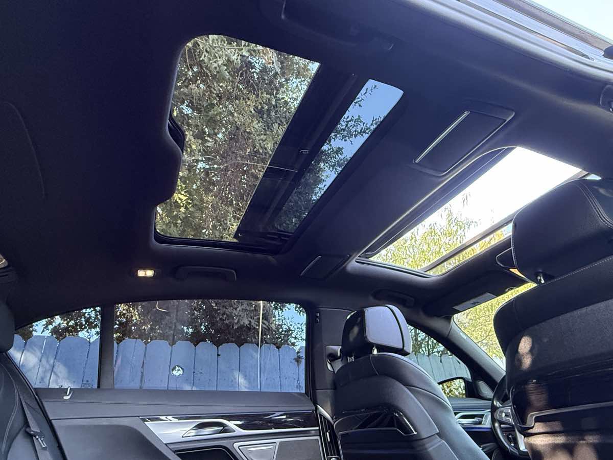 Used 2019 BMW 740i image 25