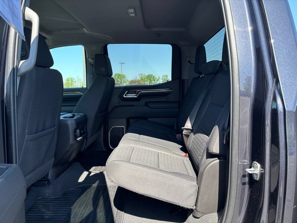 Used 2023 Chevrolet Silverado 1500 LT AWD/4WD image 17