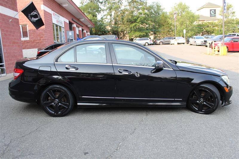 Used 2011 Mercedes-Benz C 300 4MATIC Sedan image 6