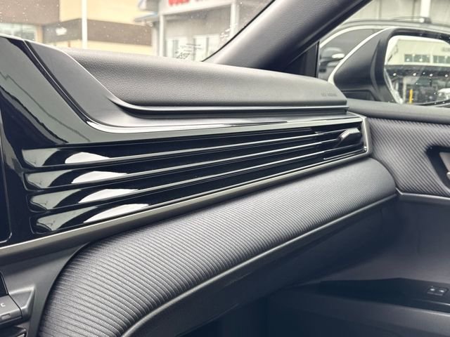 Used 2025 Toyota Camry SE w/ Convenience Package image 28