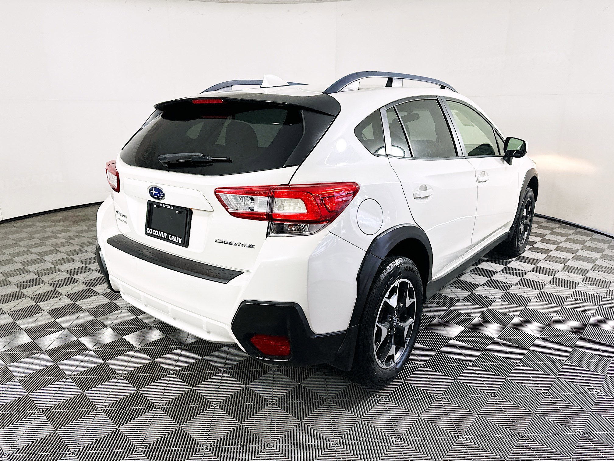 Used 2019 Subaru Crosstrek 2.0i Premium image 3