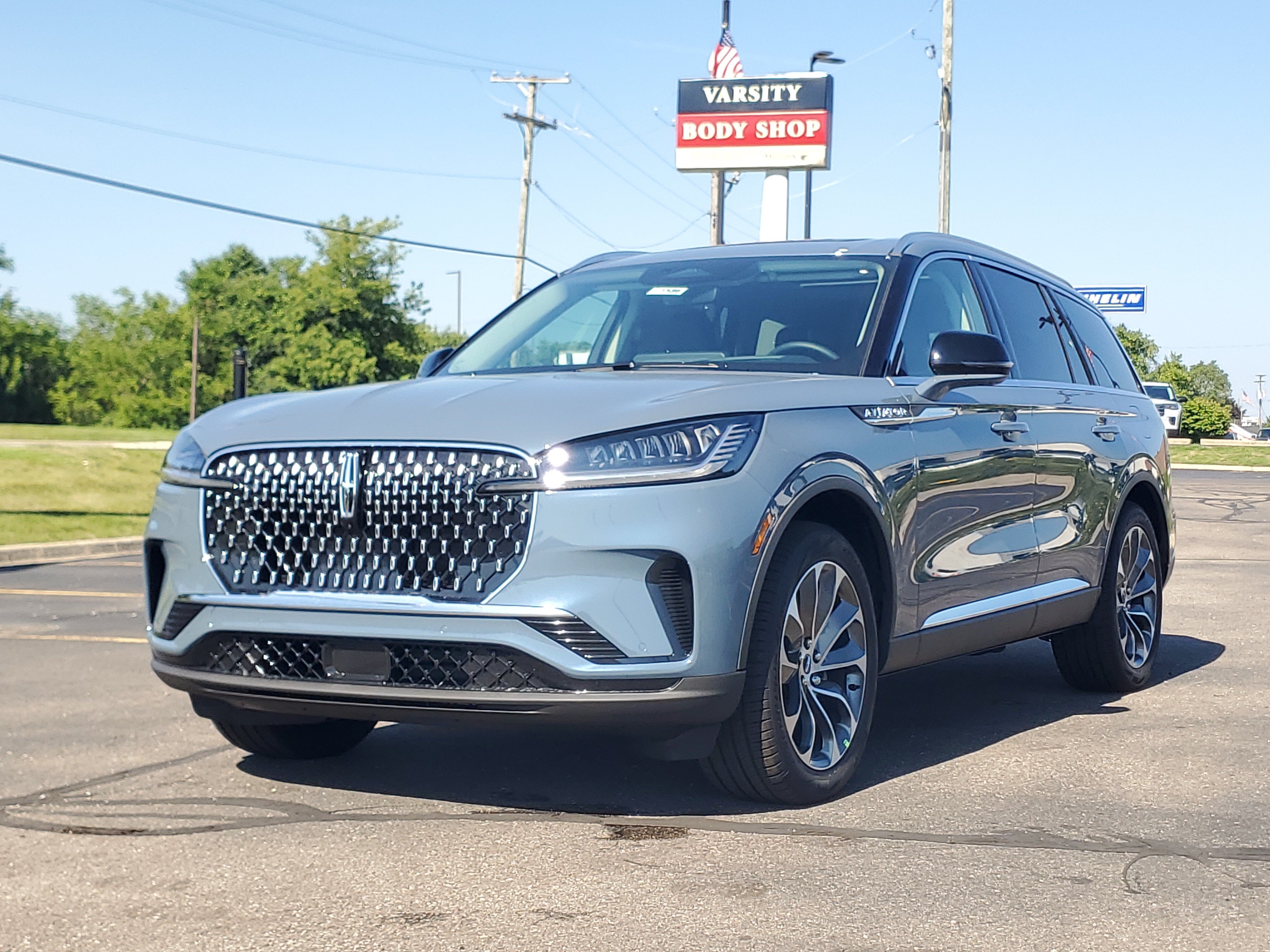 New 2026 Lincoln Aviator AWD image 2