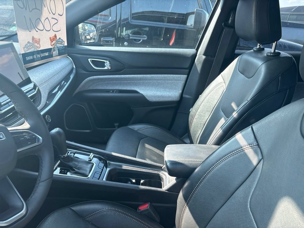 Used 2023 Jeep Compass Latitude AWD/4WD image 16