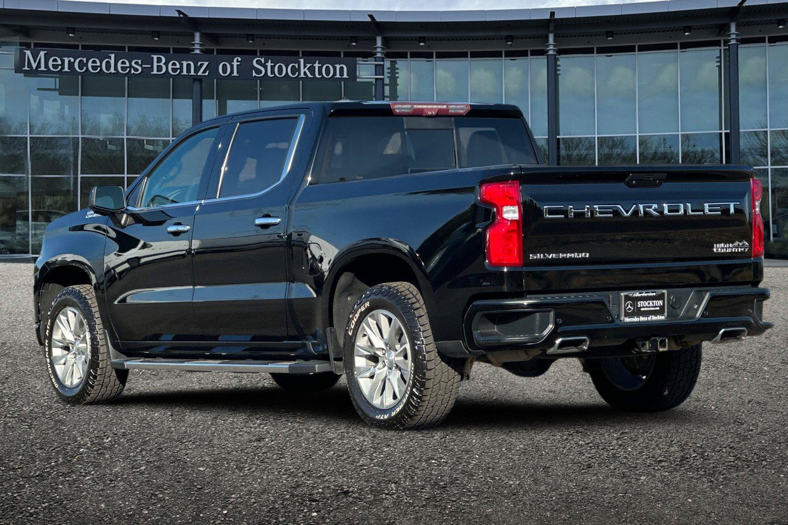 Used 2020 Chevrolet Silverado 1500 High Country w/ Technology Package AWD/4WD image 6