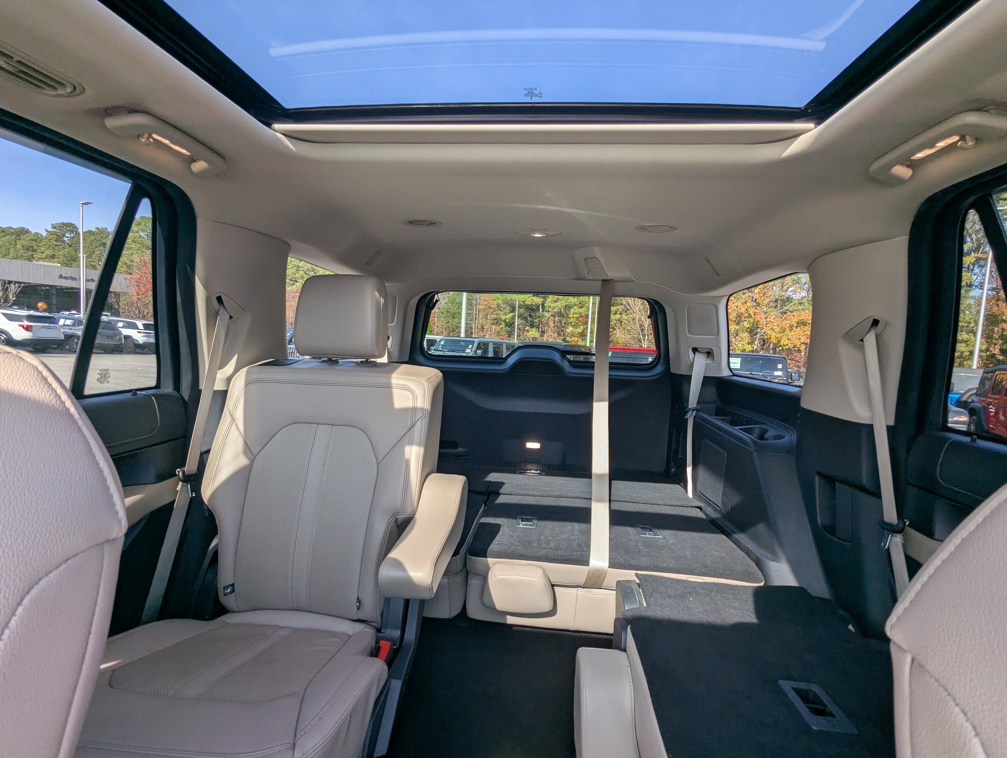 Used 2024 Ford Expedition Limited image 10
