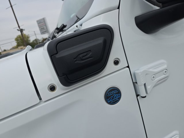 Used 2025 Jeep Wrangler Unlimited Sahara w/ Safety Group AWD/4WD image 12