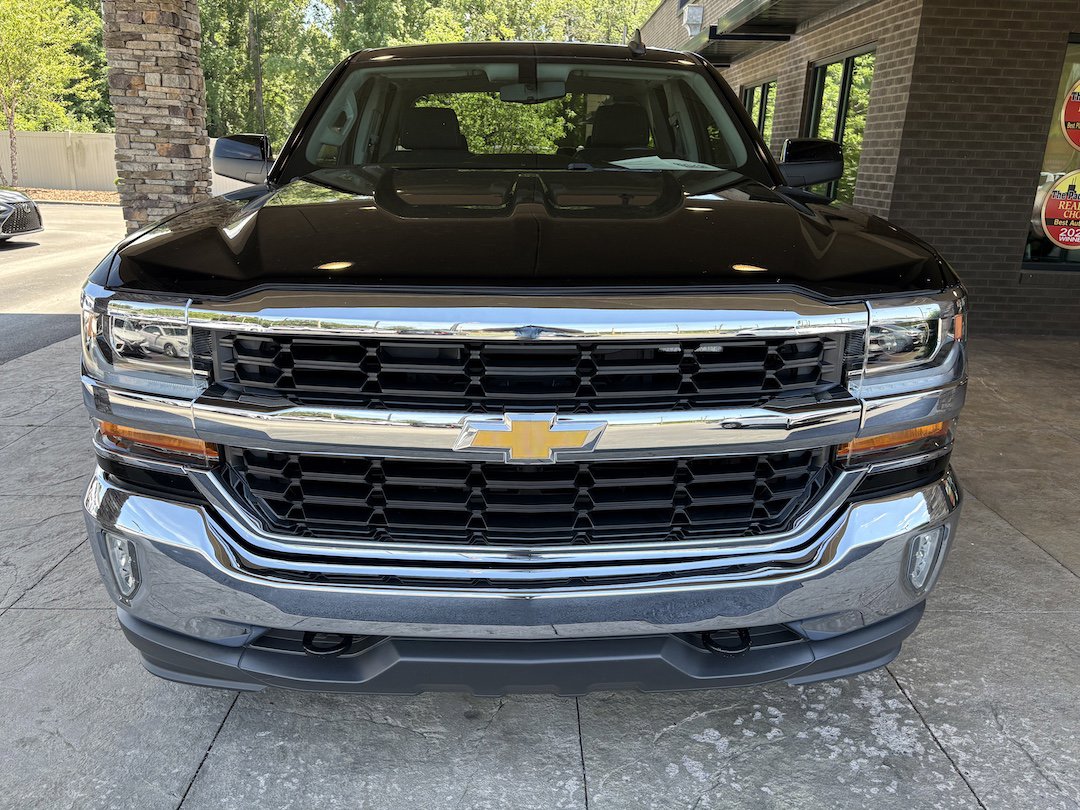 Used 2018 Chevrolet Silverado 1500 LT w/ All Star Edition AWD/4WD image 3
