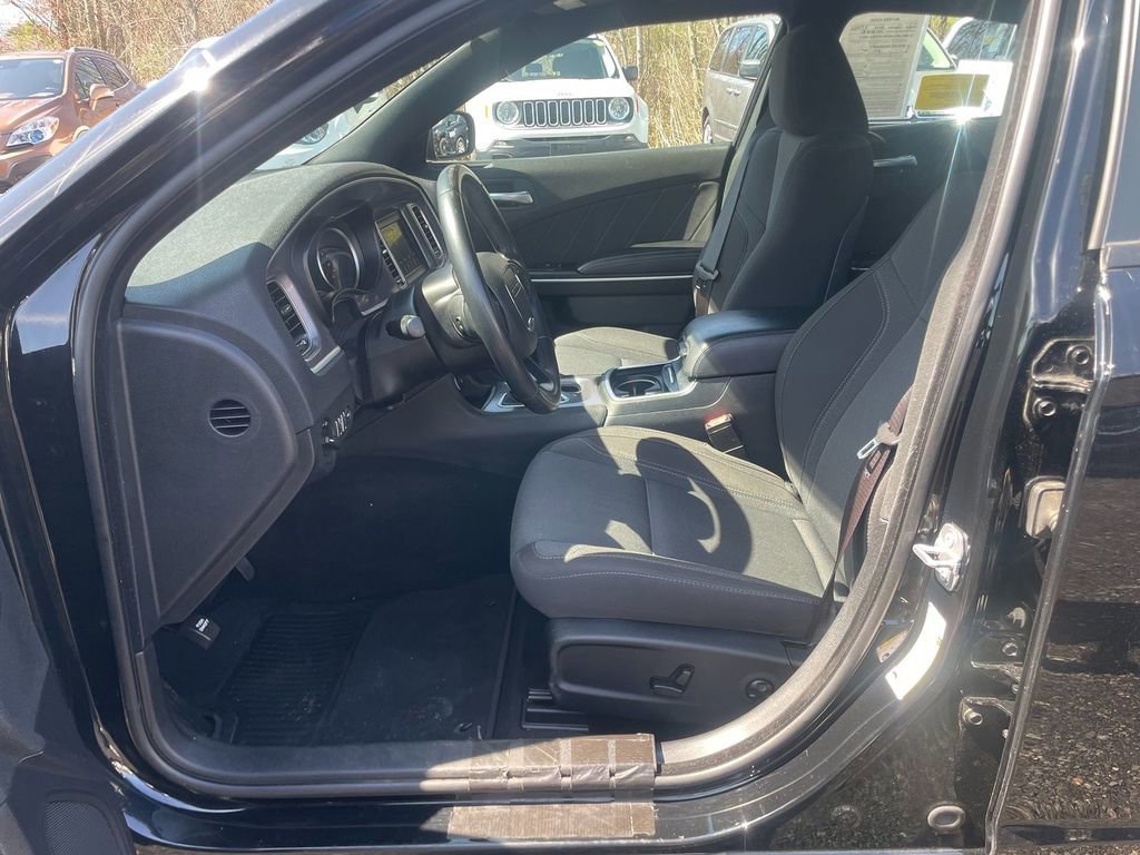 Used 2019 Dodge Charger SXT RWD image 12