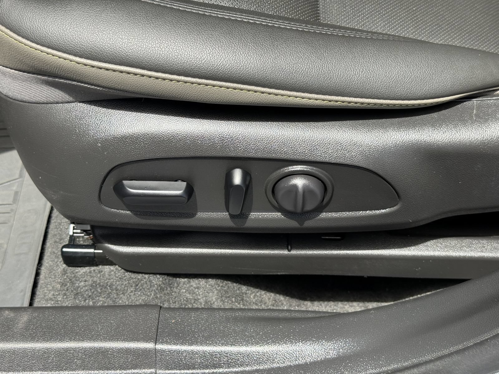 Used 2025 Chevrolet Trax ACTIV w/ Sunroof Package FWD image 22