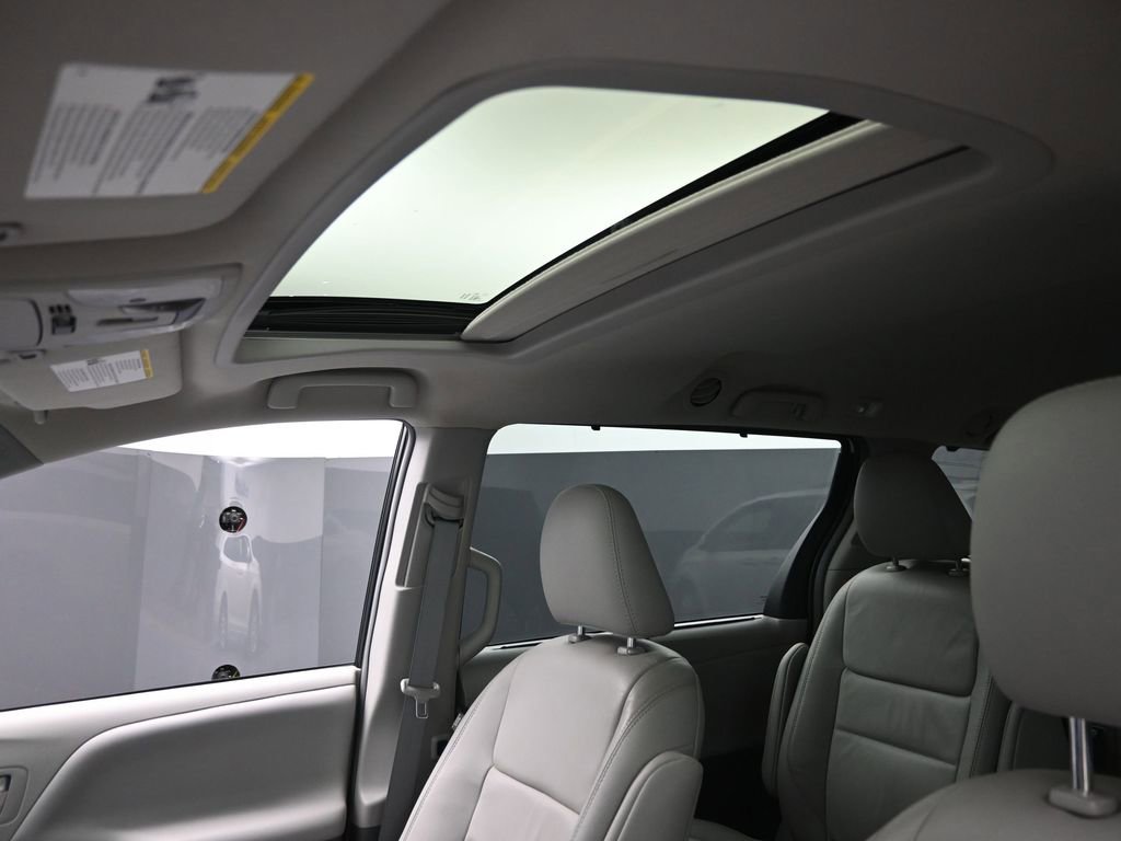 Used 2017 Toyota Sienna XLE w/ XLE Navigation Package image 19