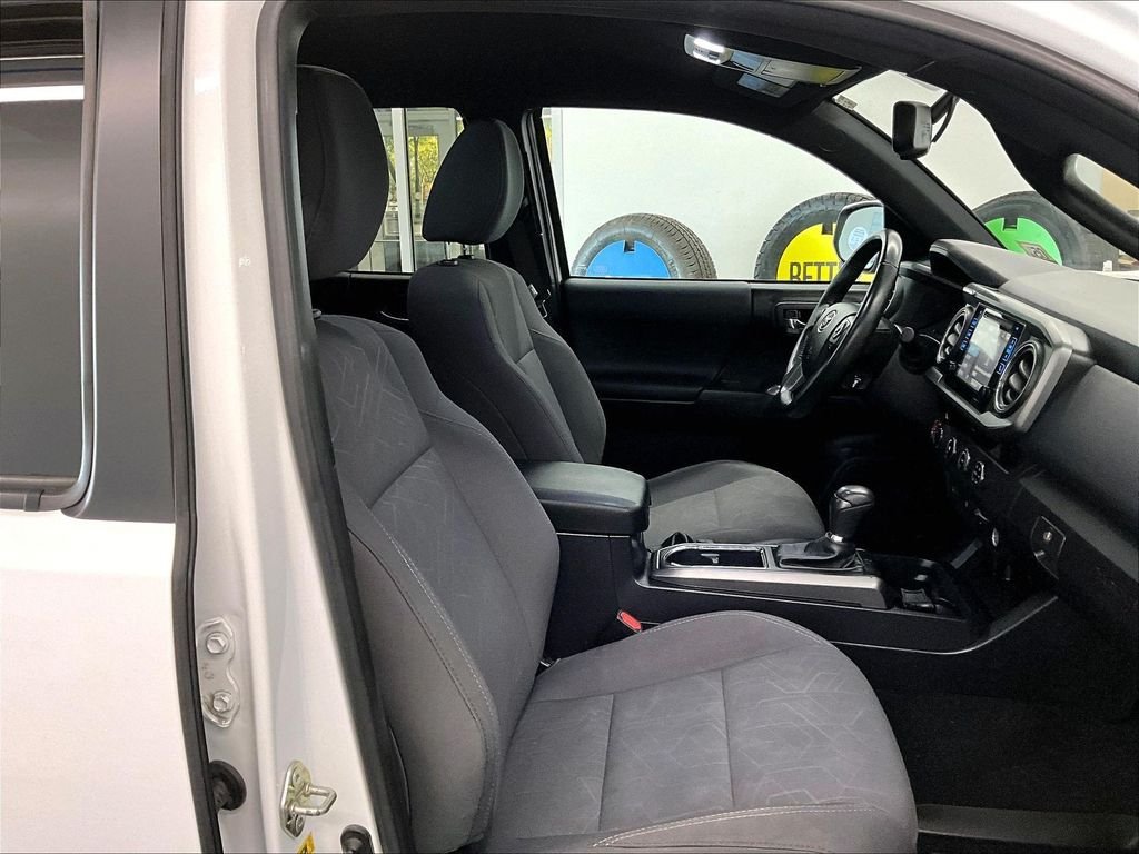 Used 2017 Toyota Tacoma TRD Sport w/ Tow Package (A/T) AWD/4WD image 11
