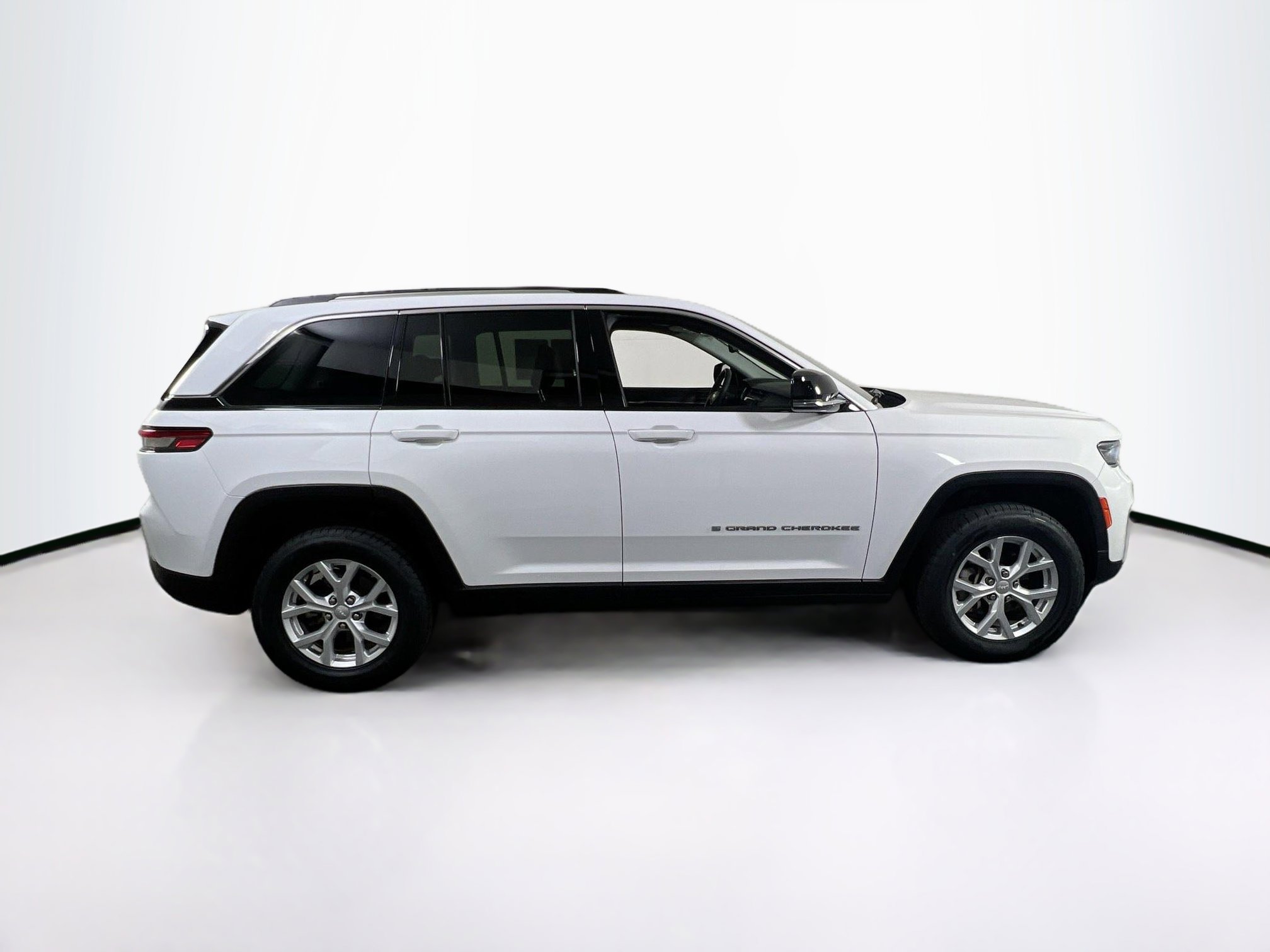 Used 2023 Jeep Grand Cherokee Limited image 4