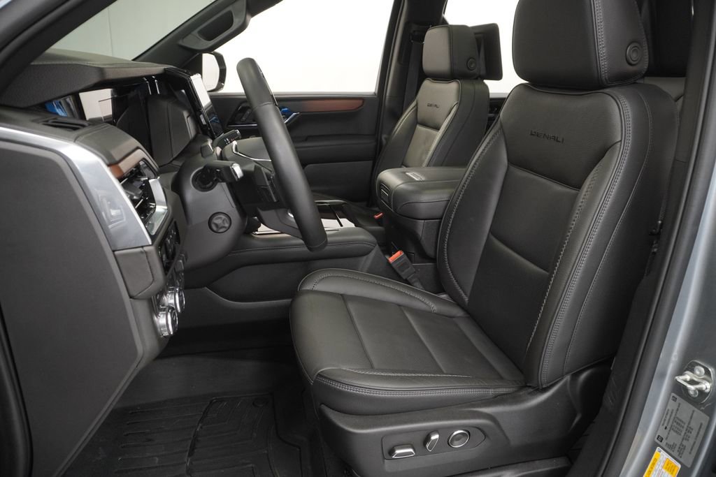 Used 2025 GMC Yukon Denali w/ Denali Reserve Package image 16