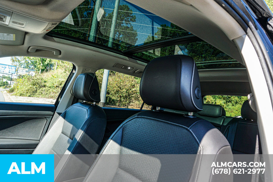 Used 2021 Volkswagen Tiguan SE w/ Panoramic Sunroof Package FWD image 17