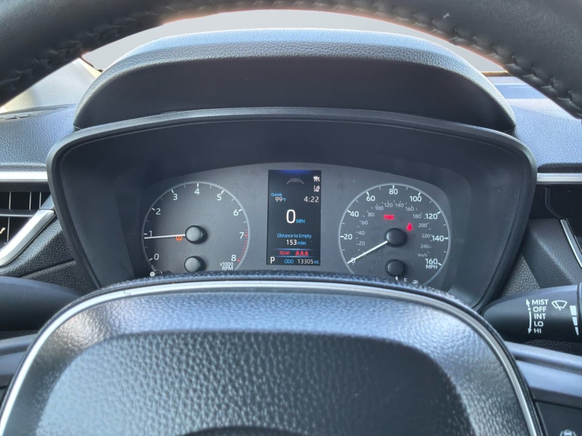Used 2025 Toyota Corolla Cross LE FWD image 9