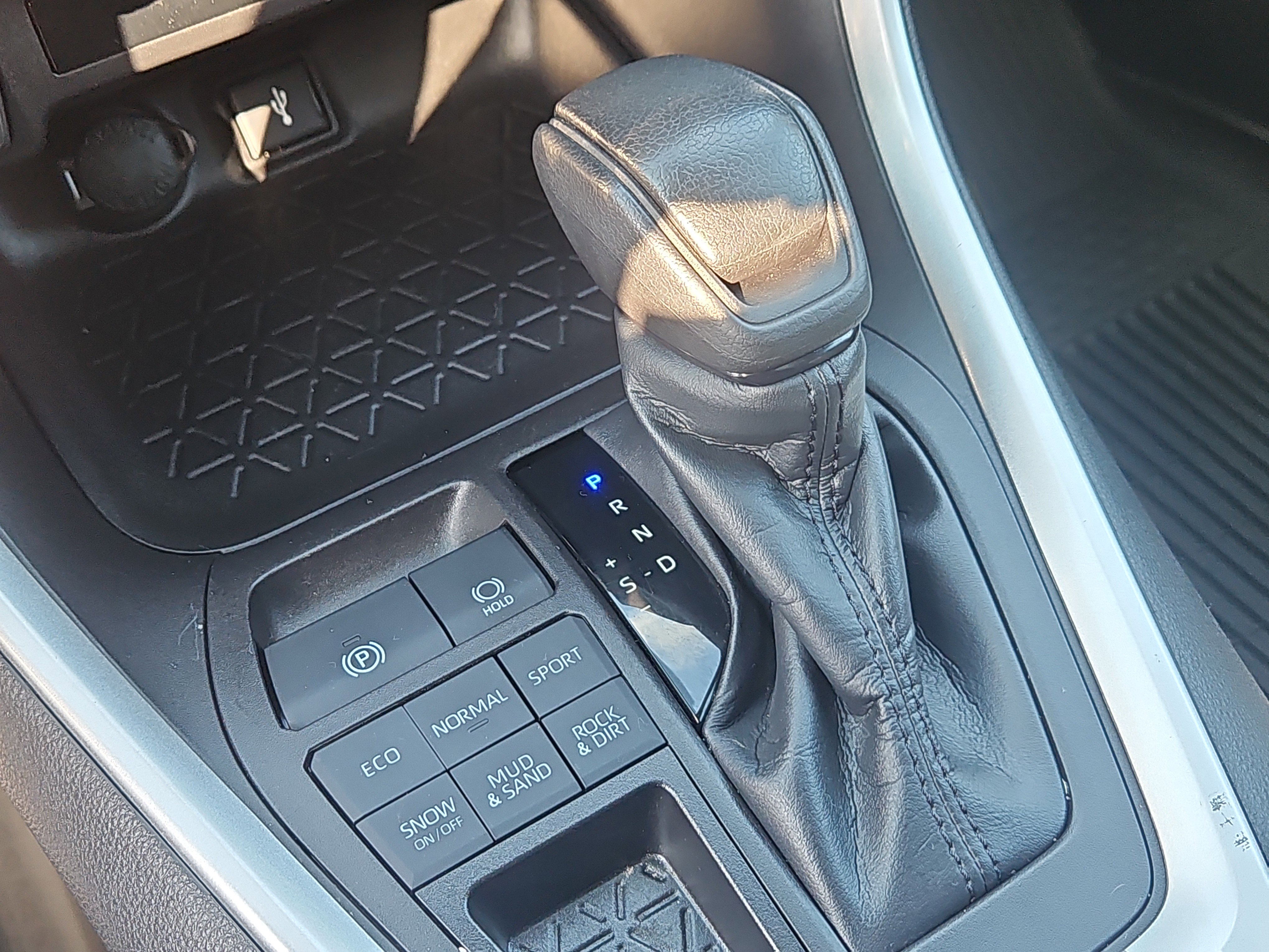 Used 2022 Toyota RAV4 XLE w/ Convenience Package image 19