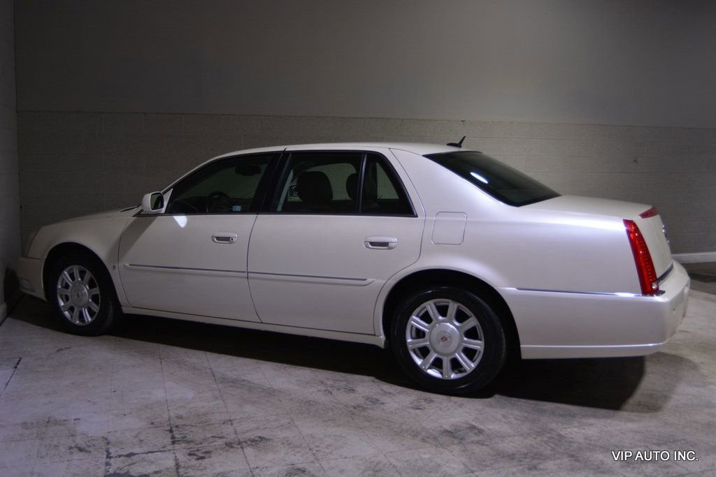 Used 2008 Cadillac DTS w/ Sun And Sound Package image 31
