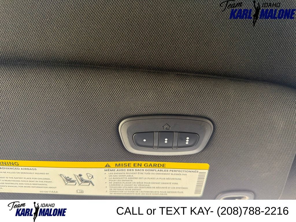 Used 2025 Chrysler Pacifica Select FWD image 39