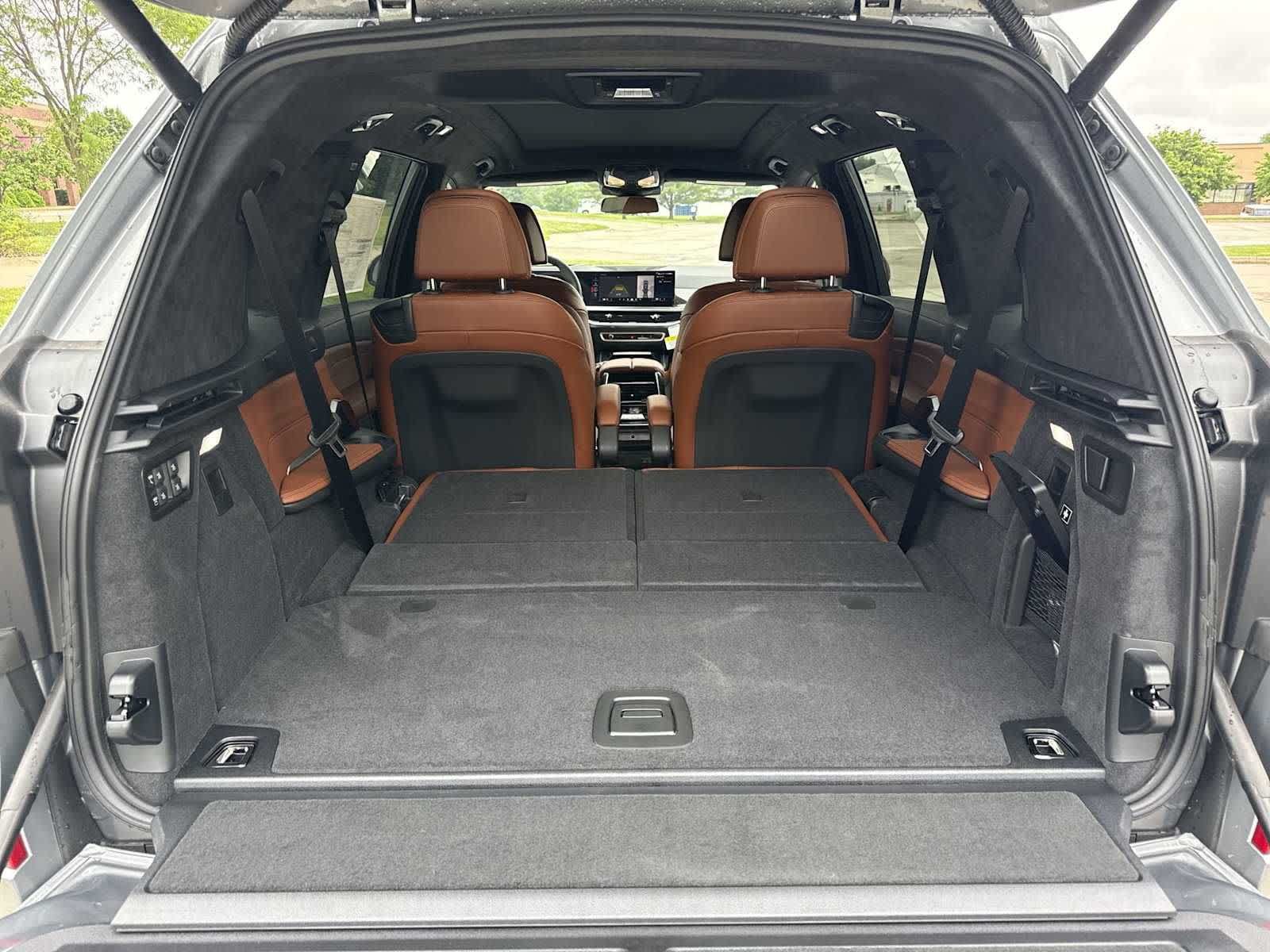 New 2026 BMW X7 M60i w/ M Sport Professional Package AWD/4WD image 36