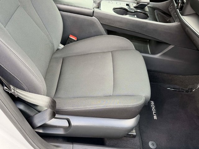 Used 2024 Nissan Rogue S FWD image 9