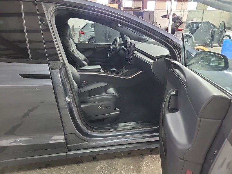 Used 2022 Tesla Model X image 5
