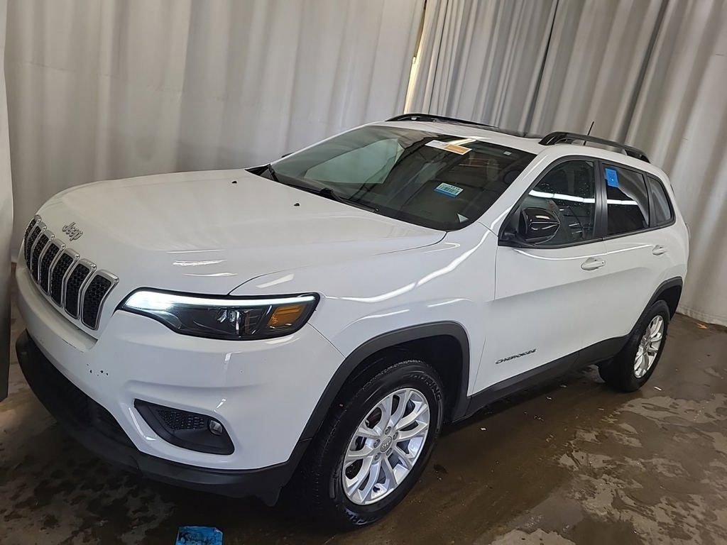 Used 2022 Jeep Cherokee Latitude Lux w/ Sun & Sound Group AWD/4WD image 2